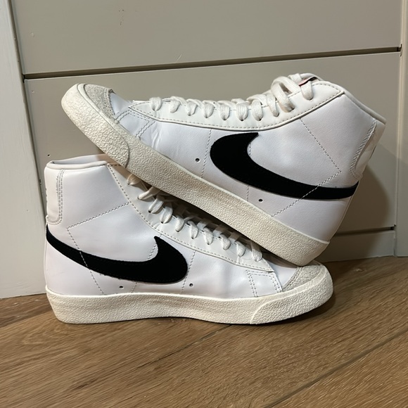Women’s Nike Blazer - Picture 4 of 8